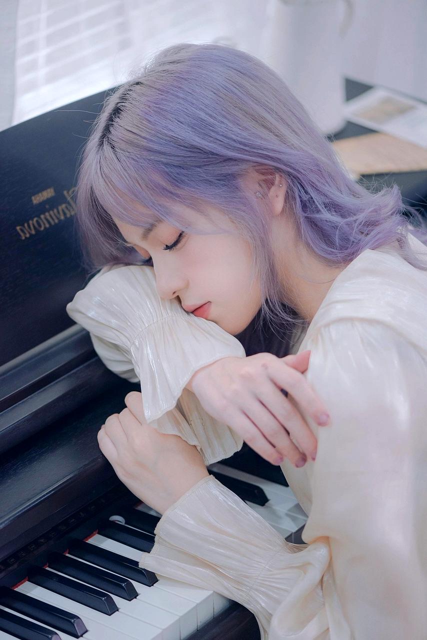 3D hologram of a musician performing in virtual space