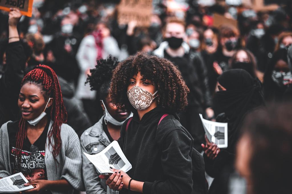 Virtual social networking space with avatars dancing and socializing in futuristic environment