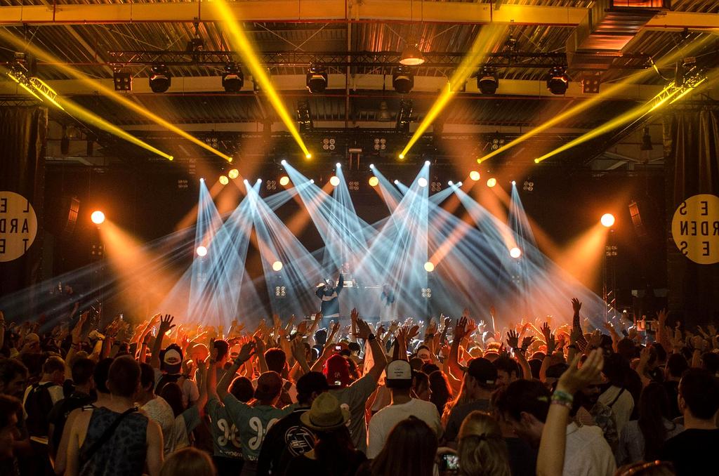 Virtual reality concert hall with holographic performers and immersive 3D environment